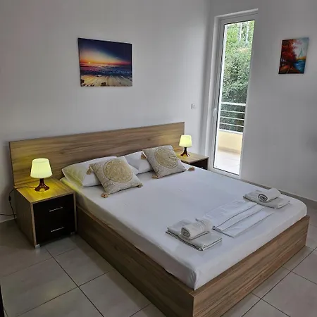 Ares Summer Sarandë